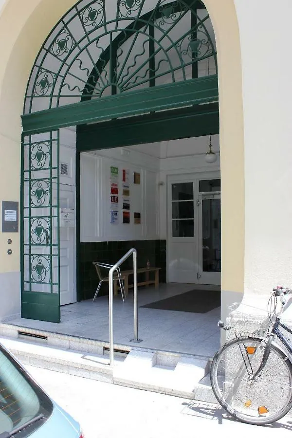95M²-Apartment Tunnel Wien 0*,  Österreich